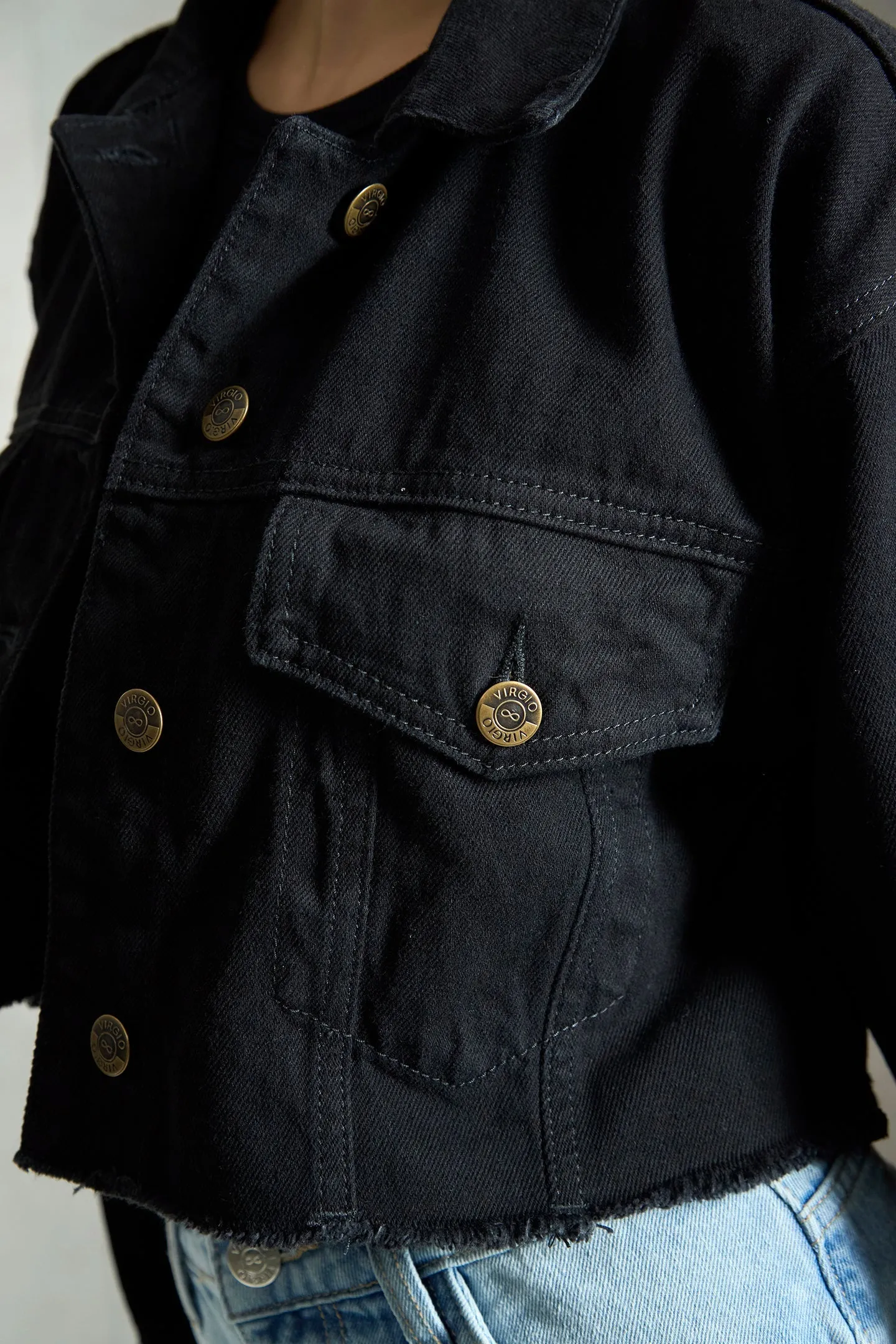 Umbra|Denim Cropped Trucker Jacket